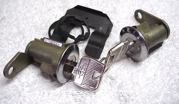 NOS Door Lock Set Lincoln Continental 66 67 68   